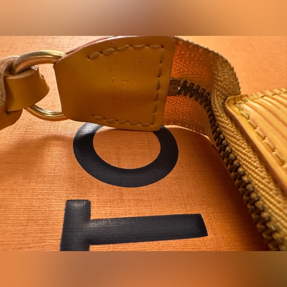 Louis Vuitton Pochette Yellow Epi Leather - Picture 6 of 11